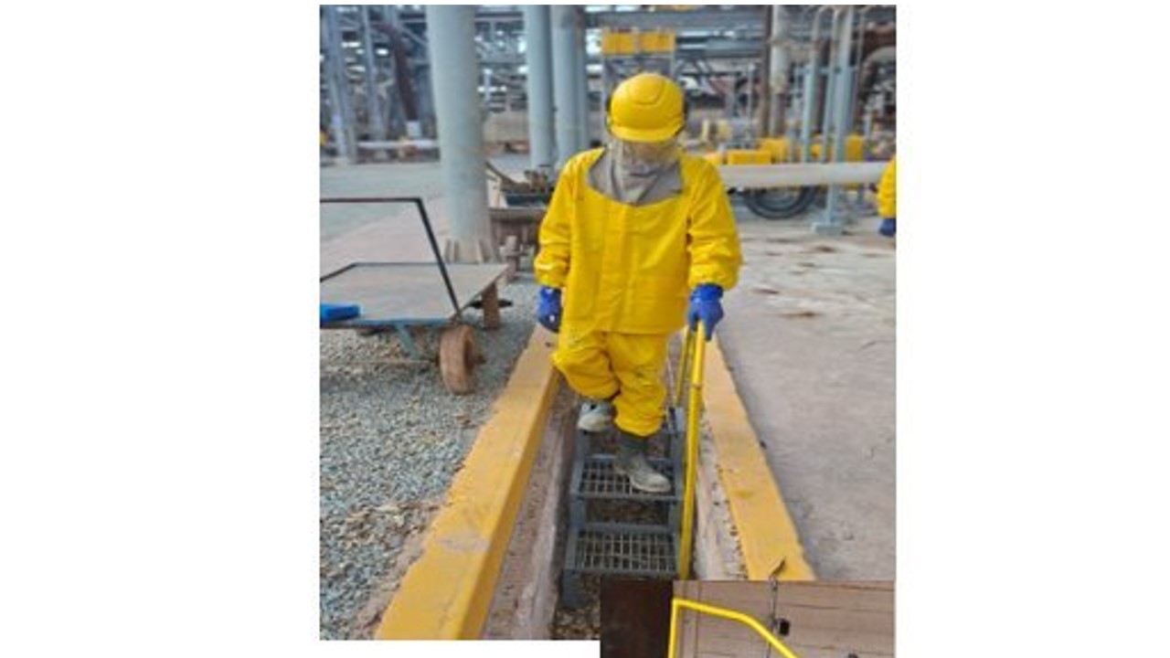 Escada padrão garante mais segurança e conforto no acesso à canaleta